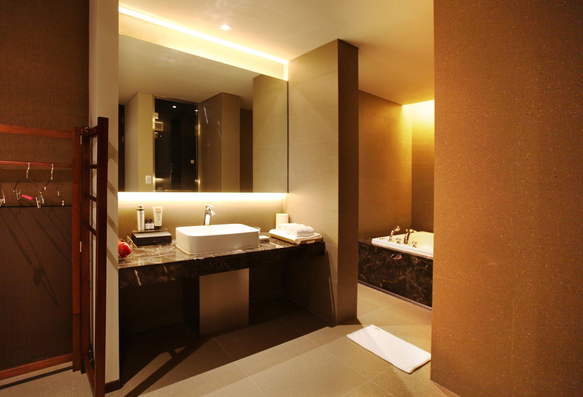 Hotel Vine סאונגנאם מראה חיצוני תמונה