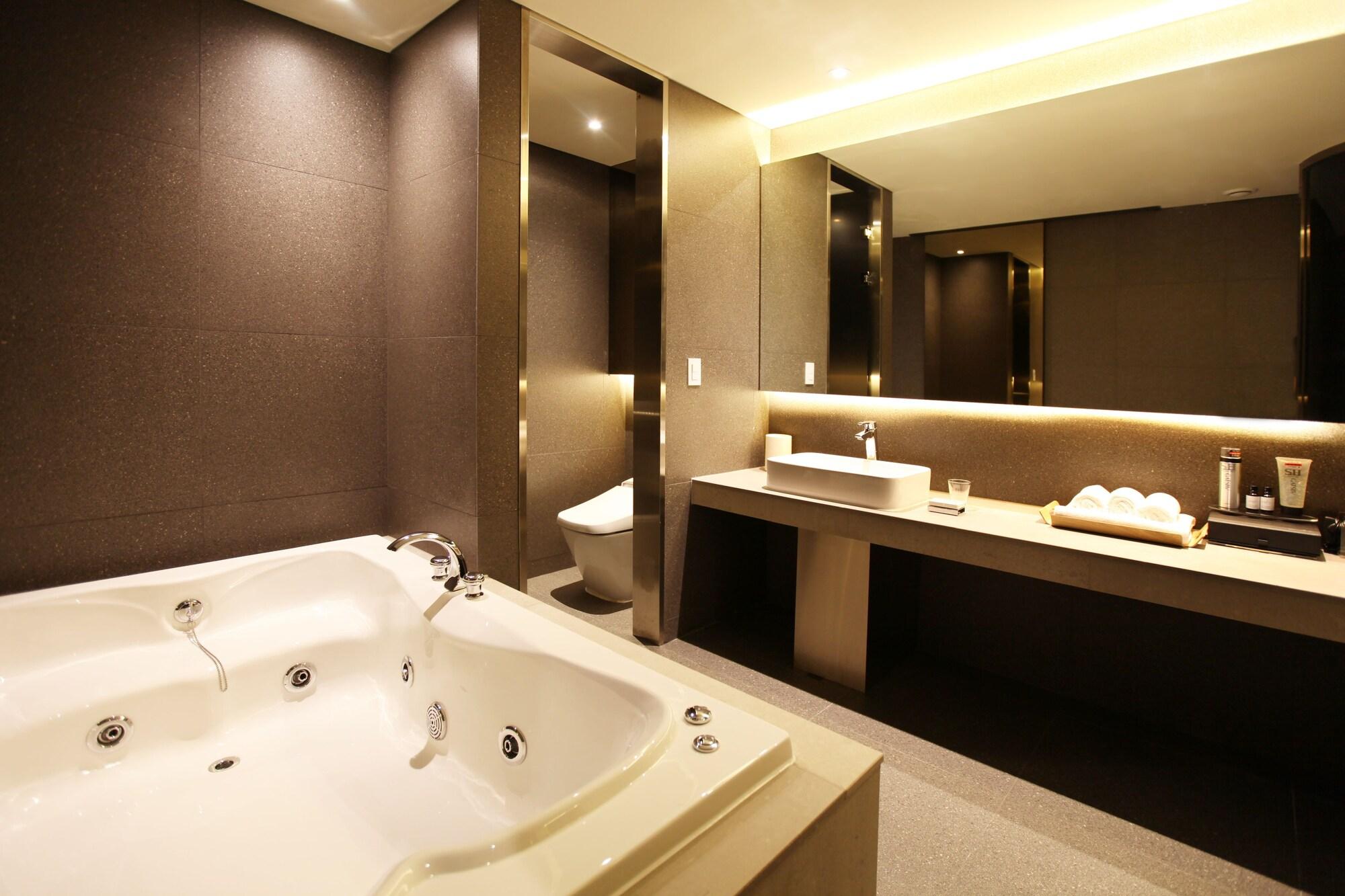 Hotel Vine סאונגנאם מראה חיצוני תמונה